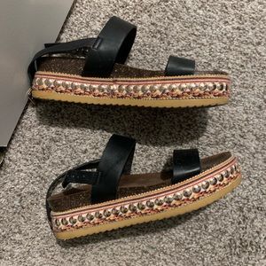 Detailed platform sandals, great condition!
